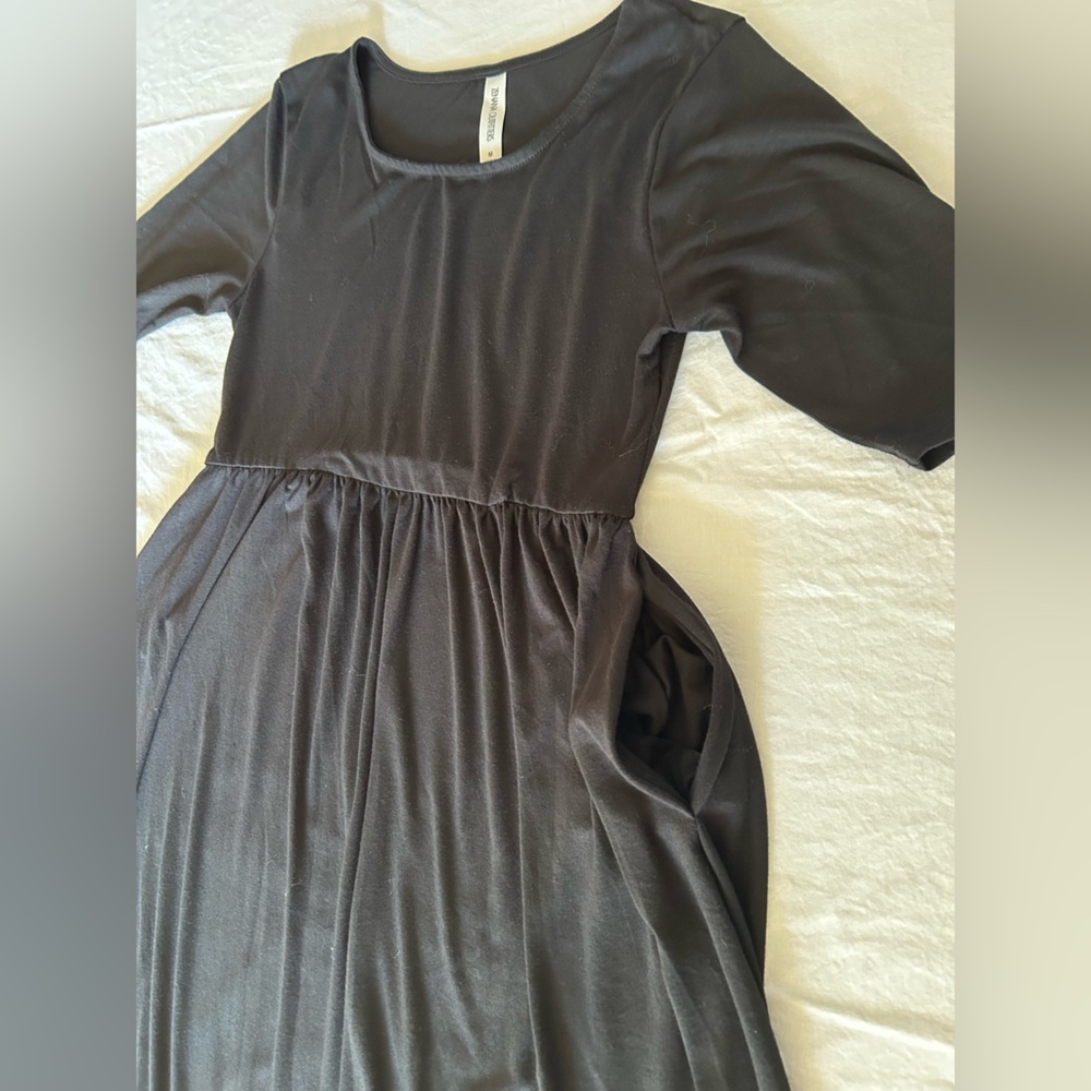 Black Short Sleeve Fit & Flare Midi Dress With Pockets - Picture 7 of 7